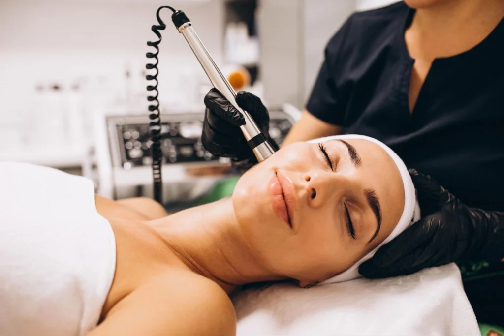 hydrafacial-treatment-in-clinic-1024x683